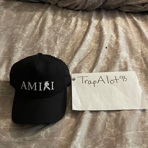 AMIRI Reverse playboy trucker hat